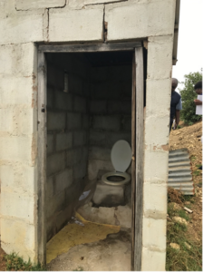 Figur: Filled up toilet in Vulindlela community.
